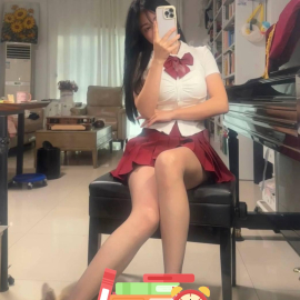 苏州老师S蜜桃臀可射脸上