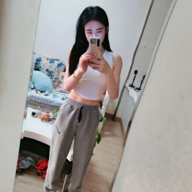 小巧玲珑少妇